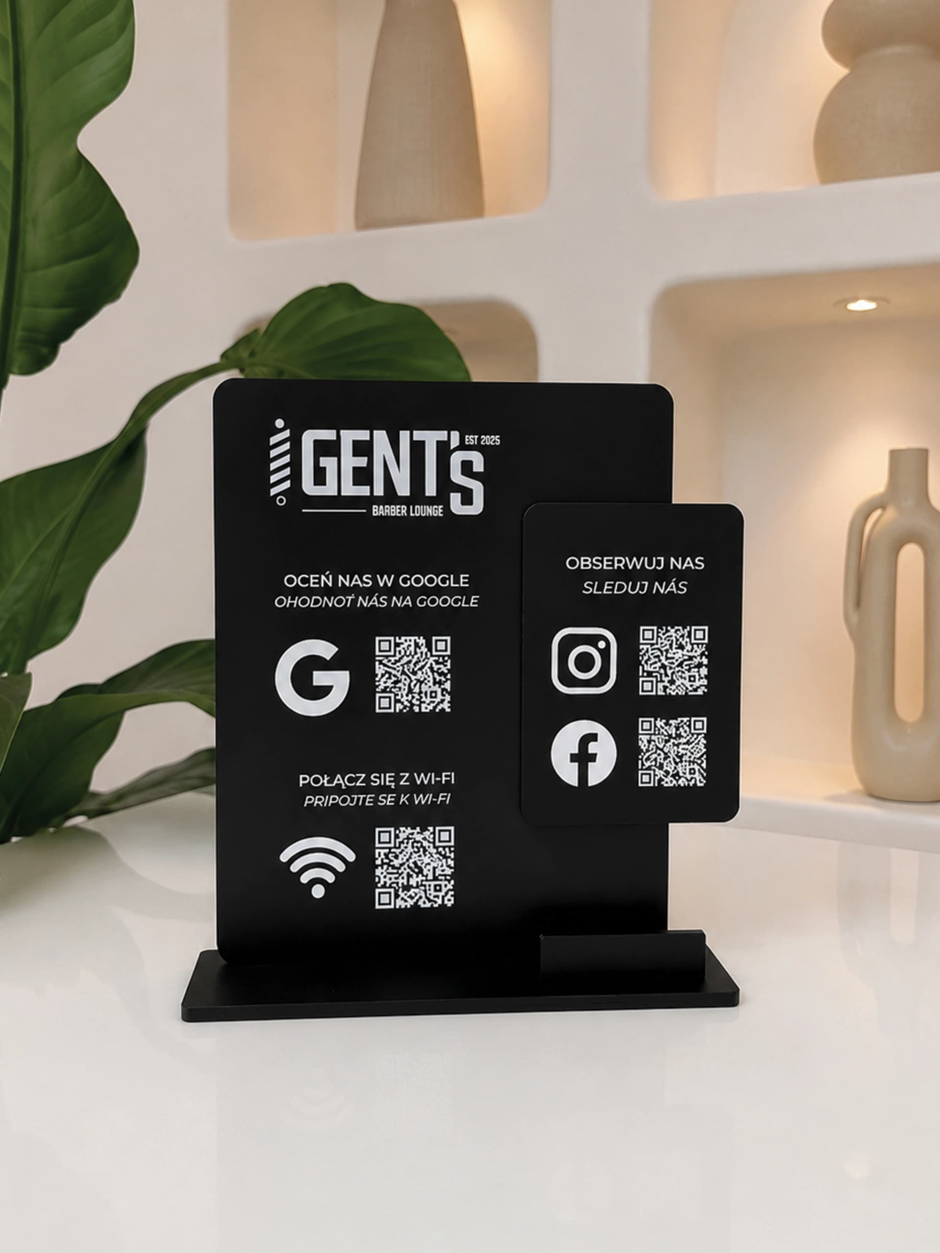 Tabliczka z kodami QR