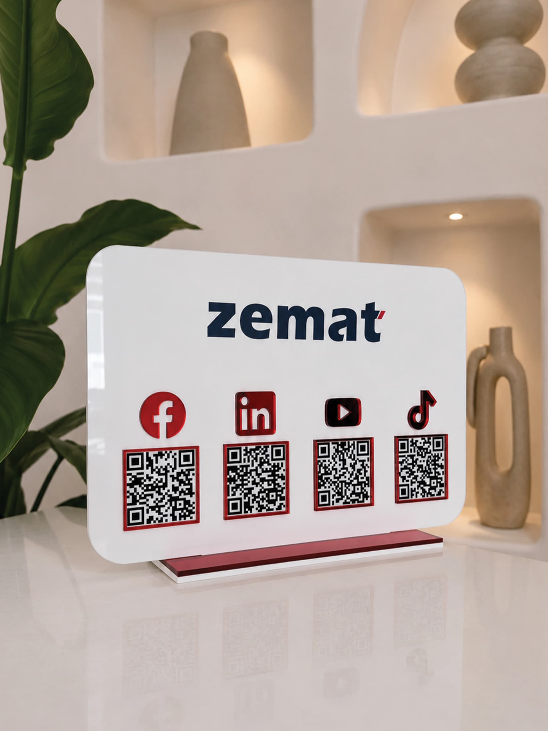 Tabliczka z 4 kodami QR