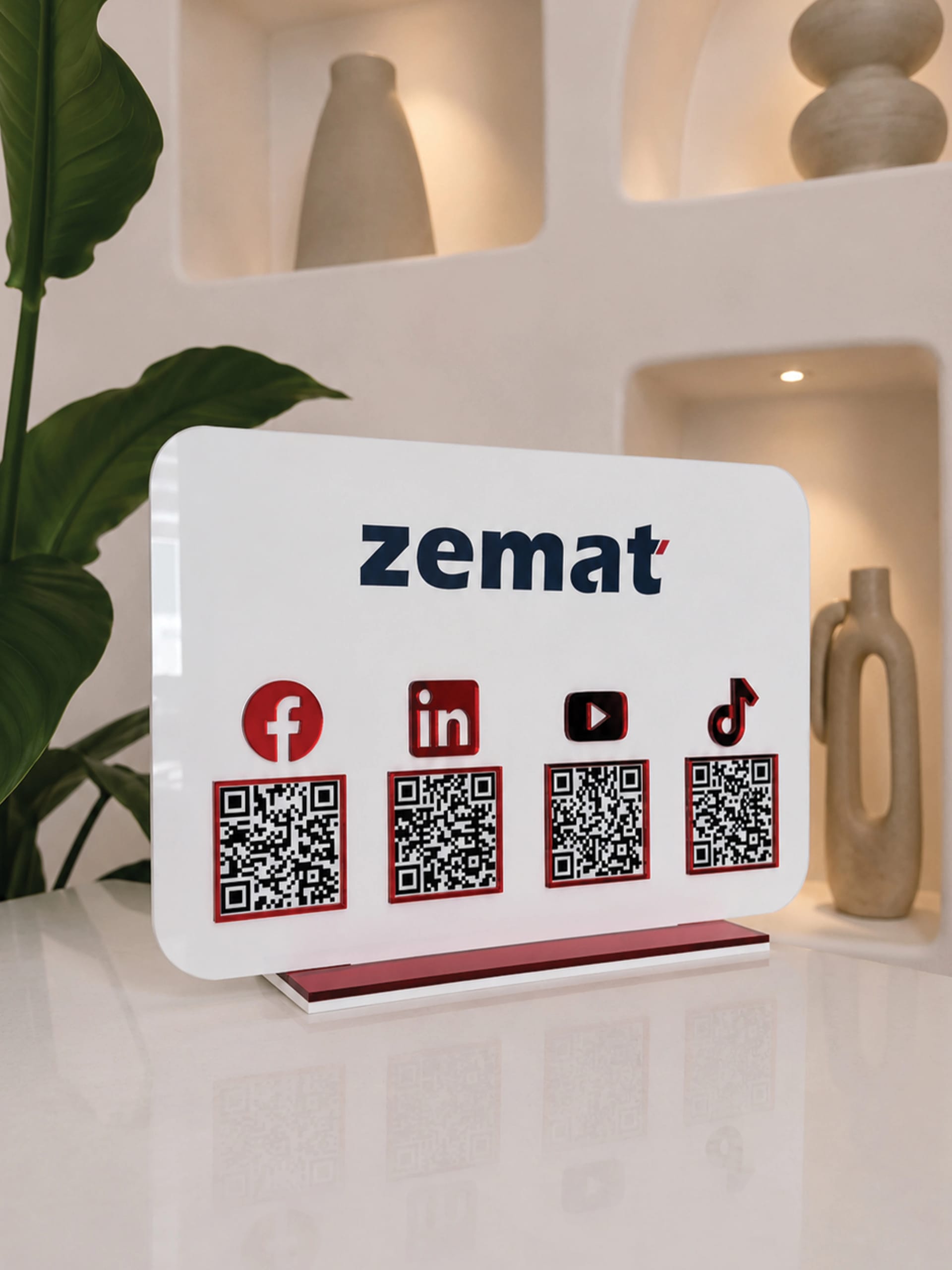 Tabliczka z 4 kodami QR