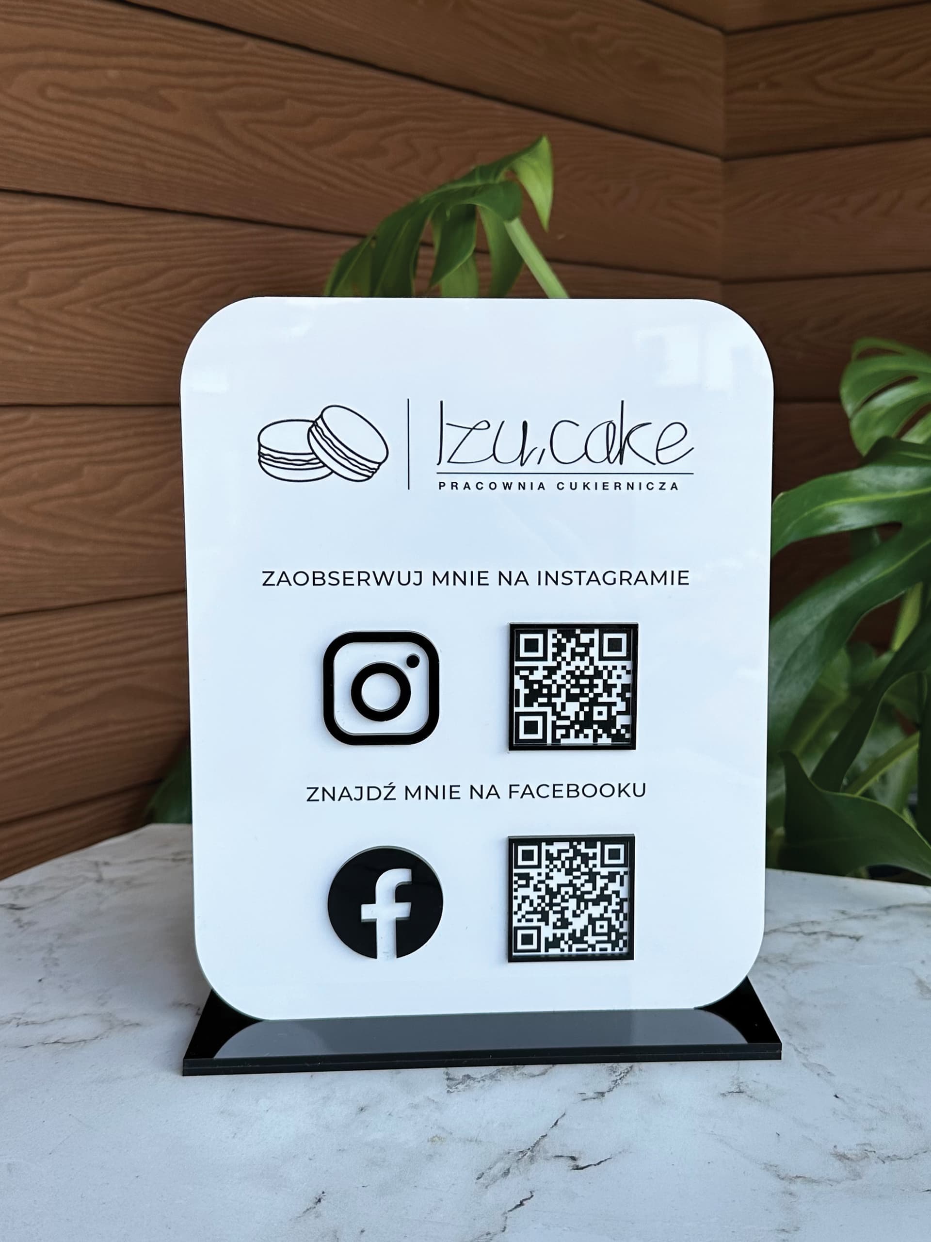 Tabliczka z dwoma kodami QR