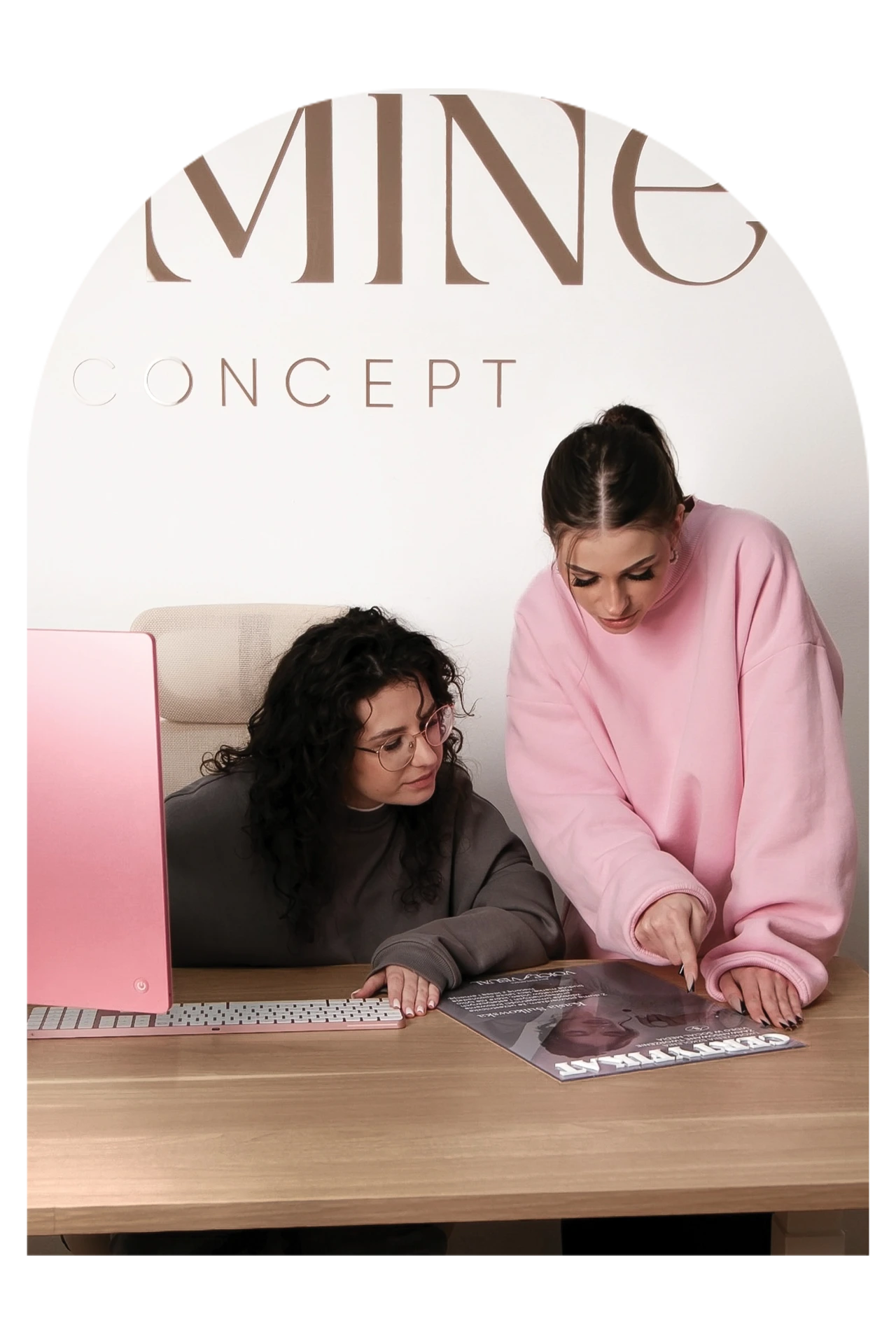 Założycielki Lumine Concept przy wspólnej pracy nad projektem